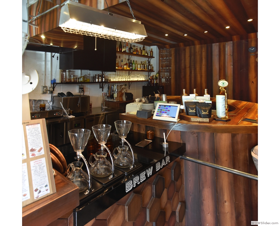 The brew bar is also where you pay, after you've ordered. Beyond this is the circular bar...