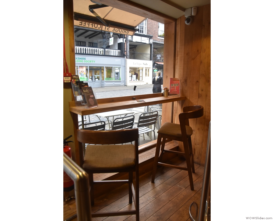 ... while to the left is this cosy two-person bar, ideal for people-watching.